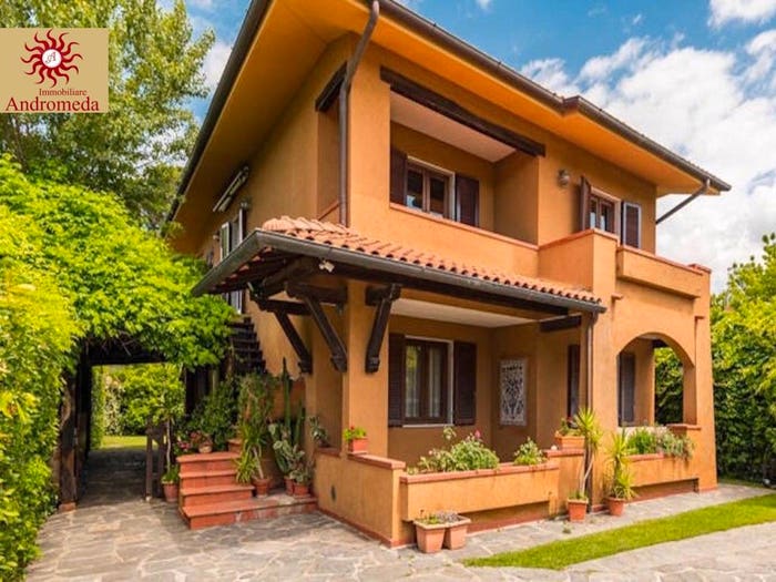 Casa con 6 locali in vendita in Via Scassi Carli, Centro, Forte dei Marmi