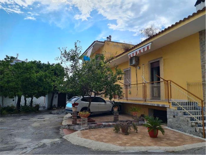 Appartamento con 6 locali in vendita in Via Giorgio de Falco, Quarto