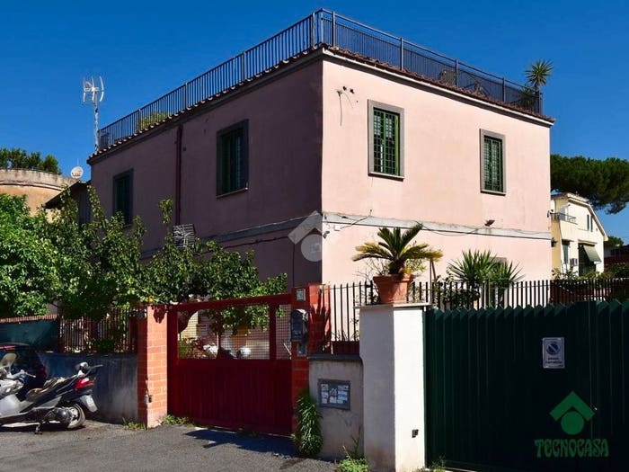 Casa con 6 locali in vendita in Via lucciano, Quarto Miglio, Roma