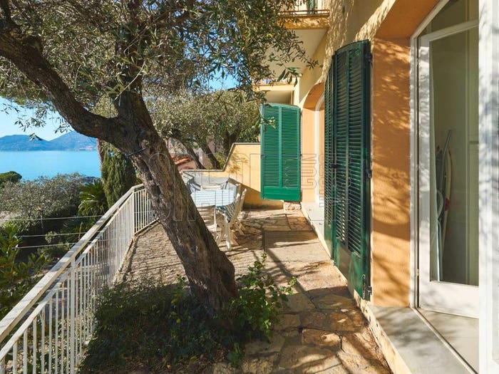 Appartamento con 6 locali in vendita in Via Fiascherino Traversa, La Serra Tellaro, Lerici
