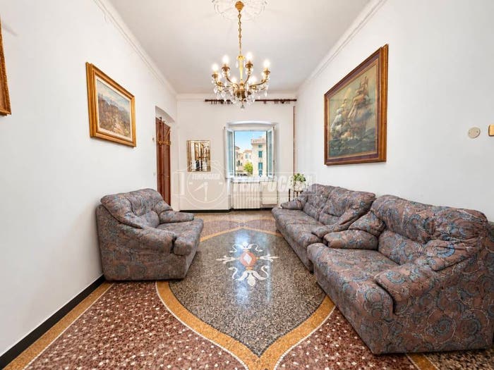 Appartamento con 5 locali in vendita in Piazza Raffaele Sopranis, Dinegro, Genova