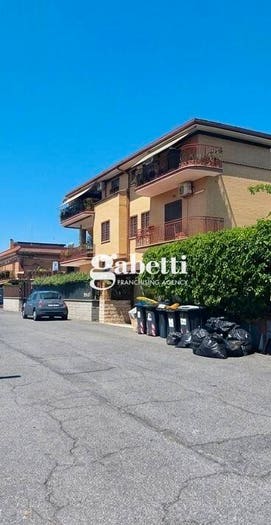 Appartamento trilocale in vendita in Via Torremaggiore, Borghesiana, Roma