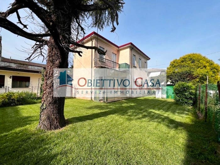 Casa quadrilocale in vendita in Via Adelaide Ristori, Terranegra, Padova