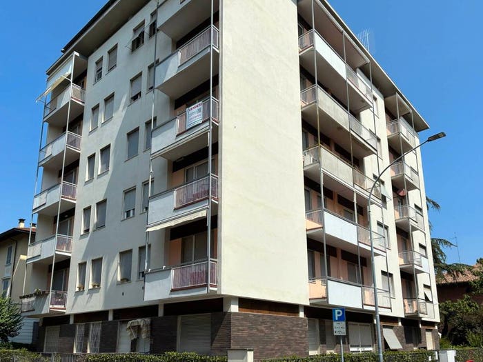 Appartamento con 5 locali in vendita in Via Emilio Usiglio, San Lazzaro, Parma