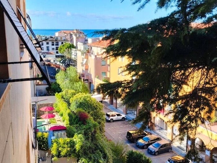 Appartamento quadrilocale in vendita in Via Diano Calderina, Oneglia, Imperia