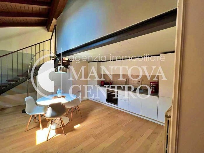 Appartamento bilocale in vendita in Centro, Mantova