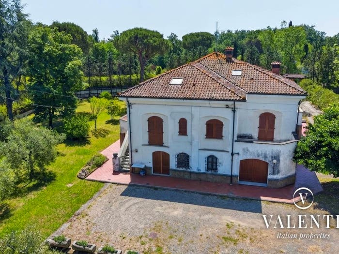 Casa con 6 locali in vendita in Fucecchio