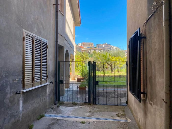 Casa con 6 locali in vendita in Via Giuseppe Garibaldi, Centro, Castelforte