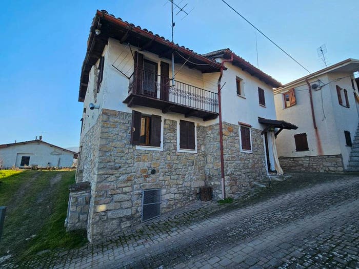Casa quadrilocale in vendita in Frazione Monte, Val di Nizza