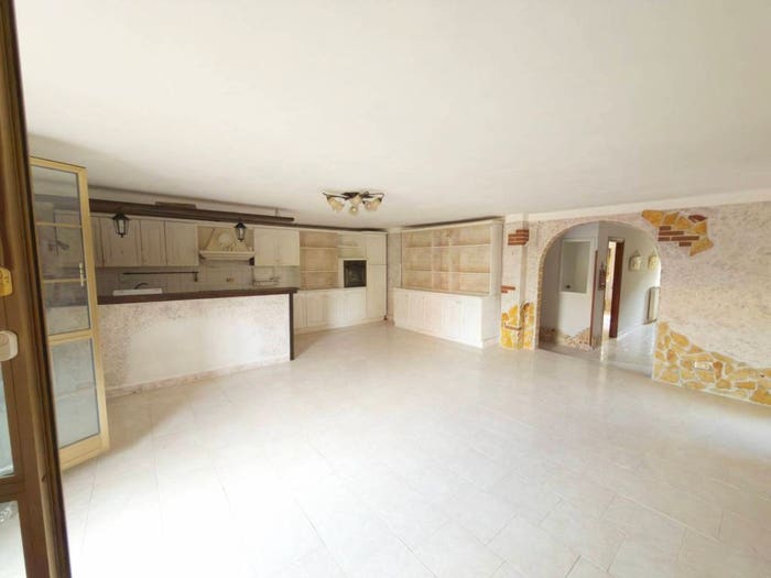 Appartamento quadrilocale in vendita in Strada Barabini, Nascosa, Latina