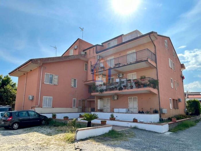 Appartamento trilocale in vendita in Via Alcide De Gasperi, Marina Di Davoli, Davoli