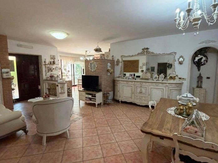 Casa con 6 locali in vendita in Via Spinete Prima Tratto, Centro, Fondi