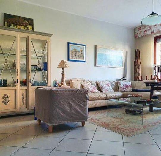 Appartamento con 5 locali in vendita in Marina di Massa Centro, Massa