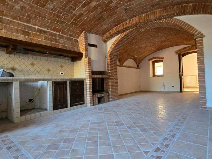 Casa con 6 locali in vendita in Via Codalunga, Bellavista Pianola, L'Aquila