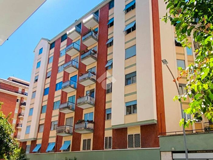 Appartamento trilocale in vendita in Via E Ciccotti, Colli Albani, Roma