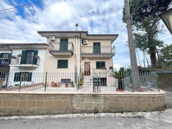 Casa quadrilocale in vendita in Via Vincenzo Cerza, Centro, San Giorgio del Sannio