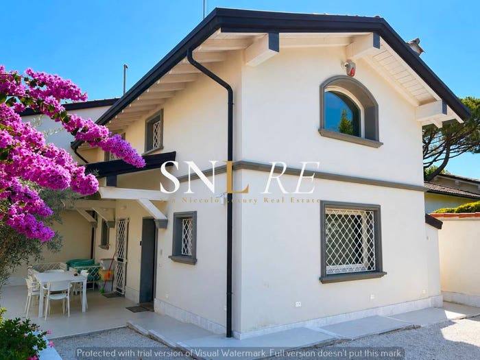 Casa con 6 locali in vendita in Via Piave, Centro, Forte dei Marmi