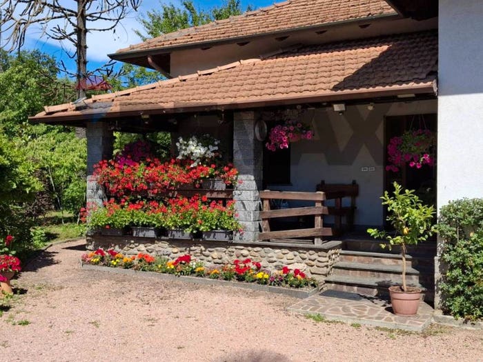 Casa con 6 locali in vendita in via oleggio castello, Centro, Paruzzaro
