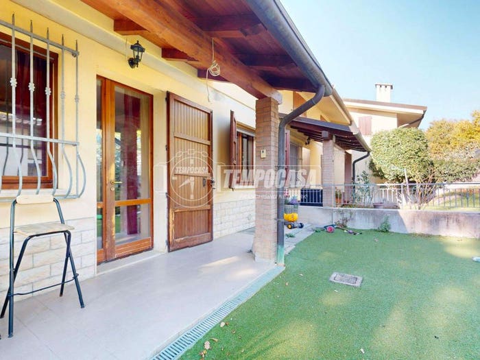 Casa quadrilocale in vendita in Via Venezia, Rocca Malatina, Guiglia
