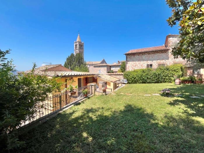 Casa con 6 locali in vendita in Via Borgo Aretino, Centro Storico, Assisi