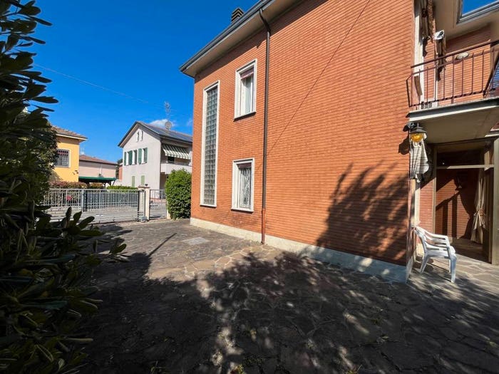 Casa con 6 locali in vendita in Via Montegrappa, Centro, Mirandola