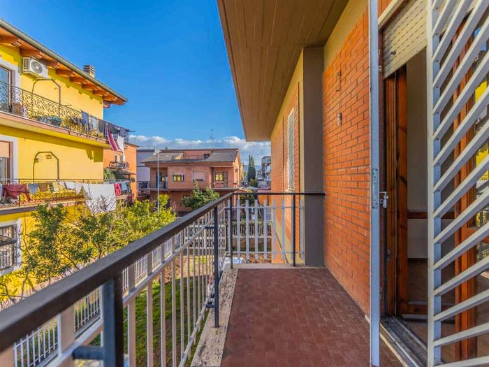 Appartamento trilocale in vendita in Via Tortorici, Rocca Cencia, Roma