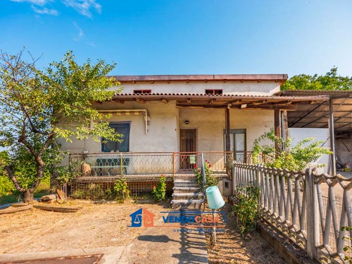 Casa quadrilocale in vendita in Borgata Martina, Dogliani