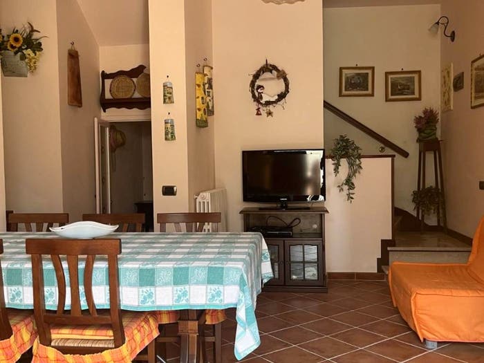 Casa con 6 locali in vendita in Via Castello, Rotella