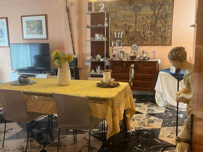 Appartamento con 6 locali in vendita in Via Niccolò Machiavelli, Paternò