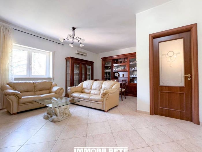 Appartamento con 6 locali in vendita in Largo Alcide De Gasperi, Centro, Matera
