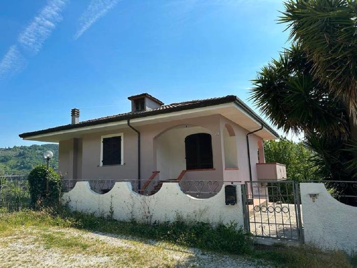 Casa con 6 locali in vendita in Via Grabbie, Camaiore Paese, Camaiore