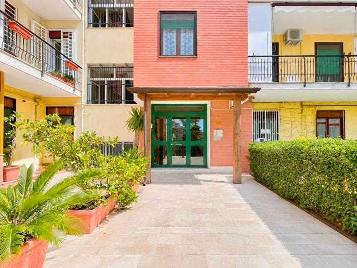 Appartamento quadrilocale in vendita in Via San Giacomo dei Capri, Rione Alto, Napoli