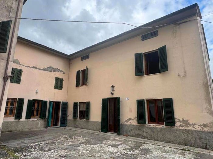 Casa con 6 locali in vendita in Larciano