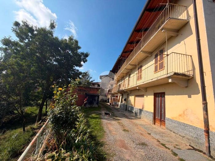 Casa con 6 locali in vendita in Località raschiotti, Cuorgnè