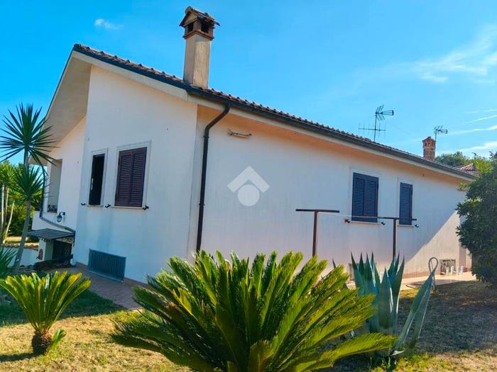 Casa trilocale in vendita in Via Colle Cagioli, Centro, Lariano
