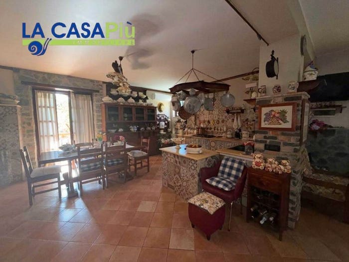 Casa con 6 locali in vendita in Via Giovanni Falcone, Borgia