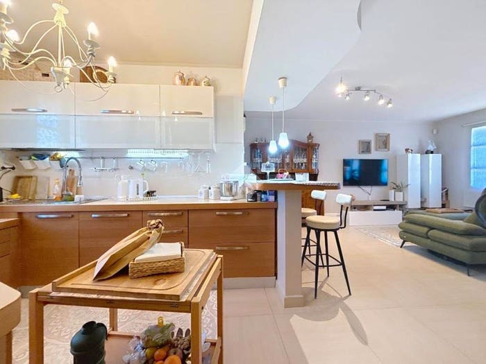 Appartamento con 6 locali in vendita in Via Giacomo Leopardi, Centro, Collesalvetti