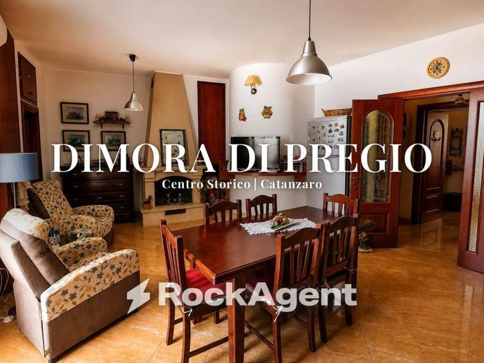 Appartamento con 6 locali in vendita in Largo Piano Grande, Centro Storico, Catanzaro