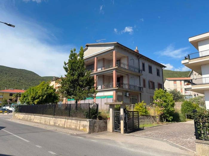 Appartamento con 5 locali in vendita in via Primo Maggio snc, Lugnano in Teverina