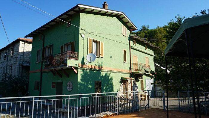 Casa con 6 locali in vendita in Località Castellano, Teramo