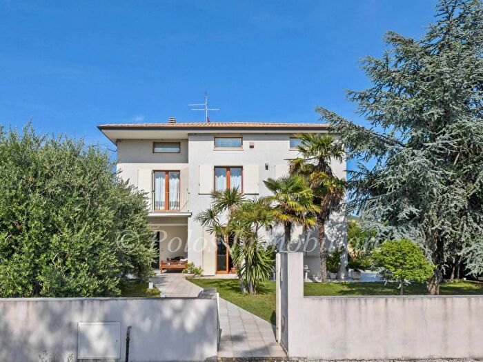 Casa con 6 locali in vendita in Via San Marco, San Marco, Fermo