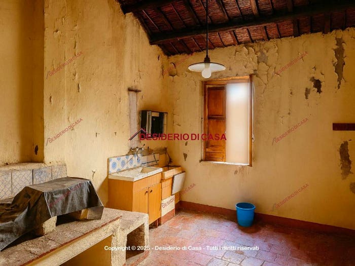 Casa quadrilocale in vendita in Via Sant'Agostino, Castelbuono