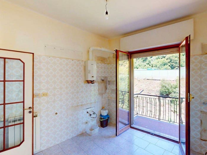 Appartamento trilocale in vendita in Via Bolzaneto, Bolzaneto, Genova