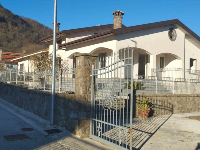 Casa quadrilocale in vendita in Via San Pietro della Scalambrice, Roccamonfina