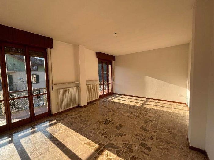 Appartamento trilocale in vendita in Centro, Cene