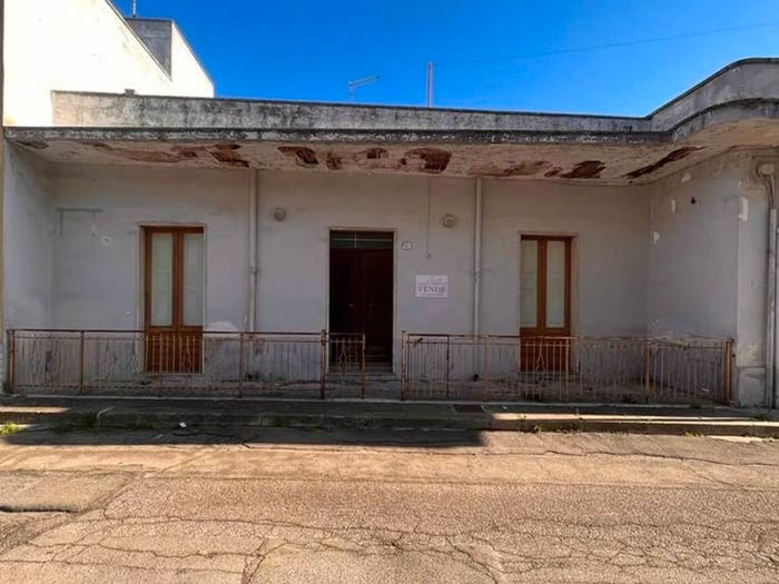 Appartamento con 6 locali in vendita in Via Cagliari, Centro, Guagnano