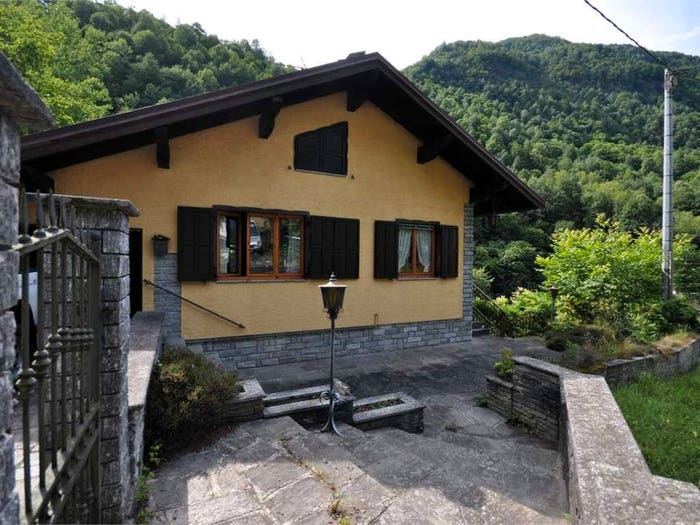 Casa con 6 locali in vendita in Località Gurva, CalascaCastiglione