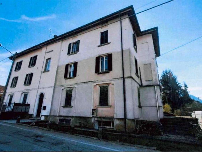 Appartamento trilocale in vendita in Via taverna, CugliateFabiasco