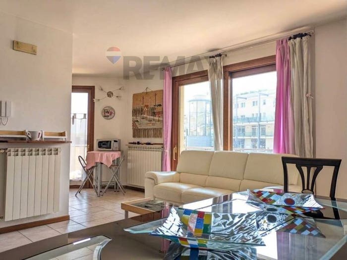 Appartamento quadrilocale in vendita in Via Nazionale, Centro, Costa Volpino