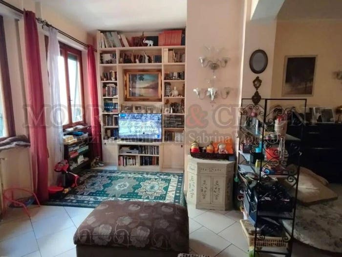 Appartamento con 6 locali in vendita in Piazza Dei Leoni No Number, Centro Storico, Empoli